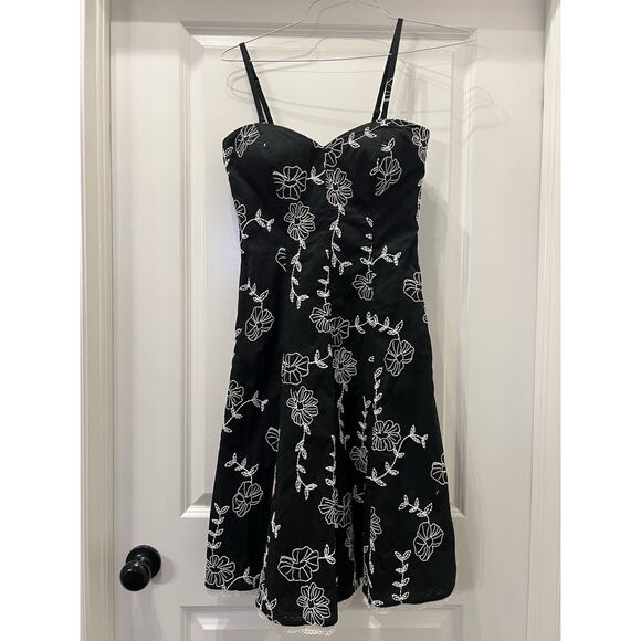 White House Black Market | SIZE 0, XS, Floral Corset Strapless Embroidered Dress - Picture 1 of 6